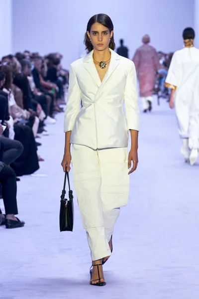 Look 15